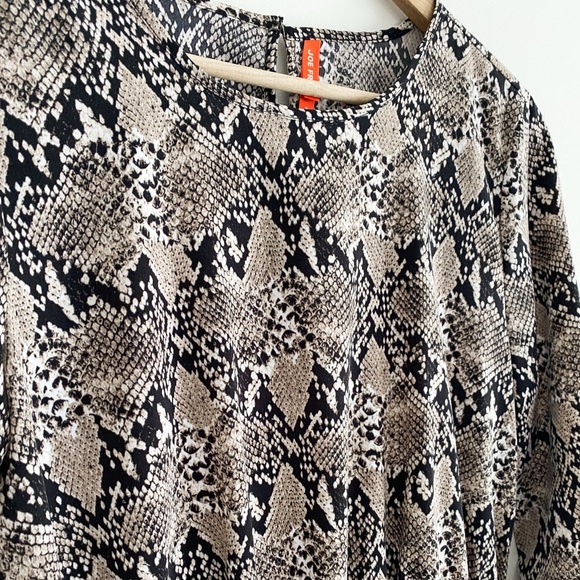 Joe Fresh Snakeskin Print Ruffle Hem Long Sleeve Dress – Size Small - Picture 10 of 13